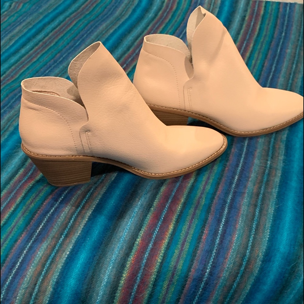 Universal Thread cream ankle boots